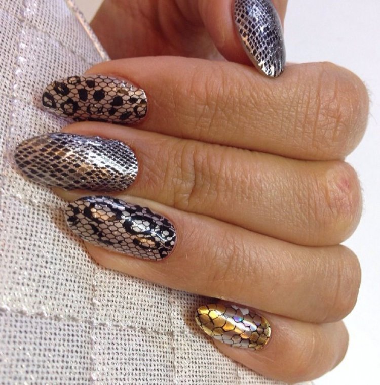 Ящерица на ногтях