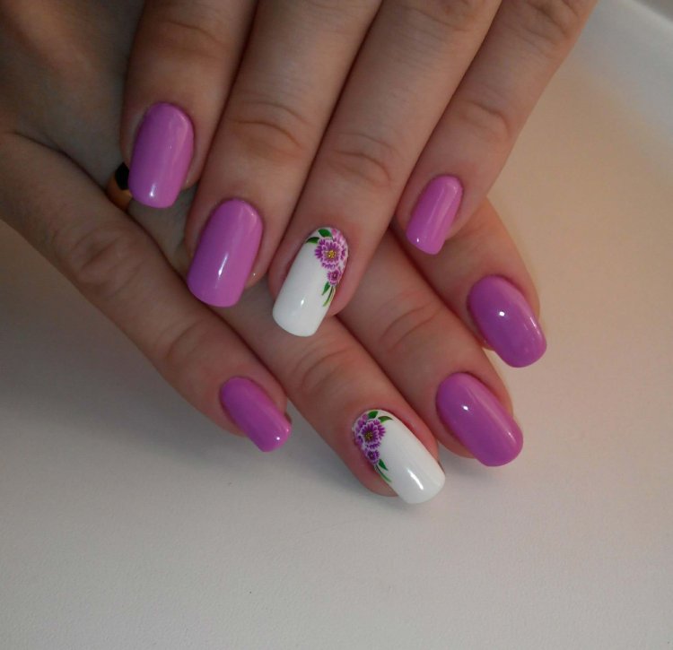 Красивий весняний манікюр