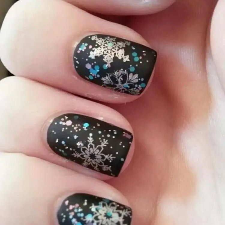 Ногти чёрные с серебром