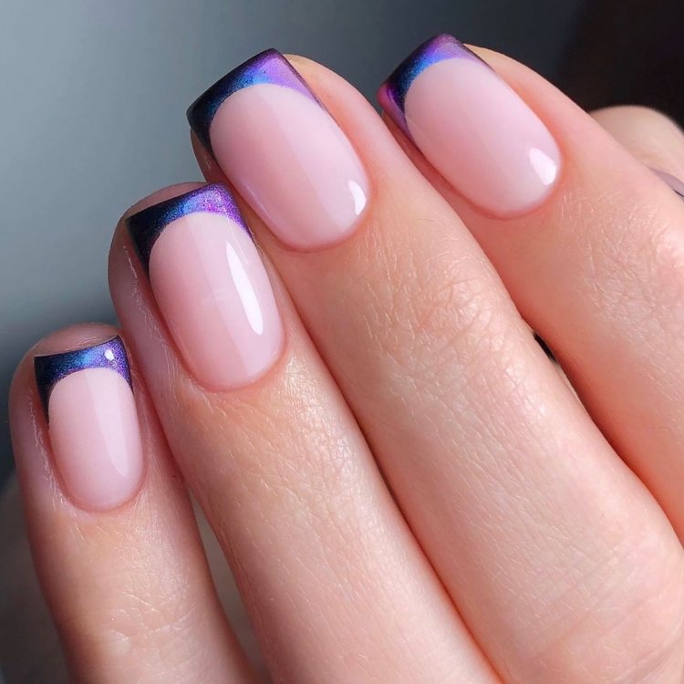 Половинчатый френч на ногтях