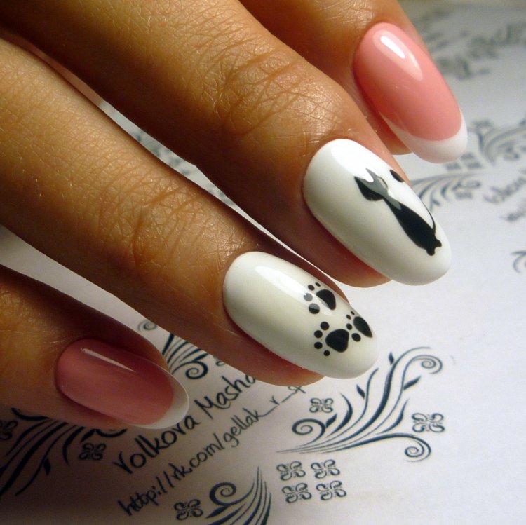 Манікюр із чорною кішкою
