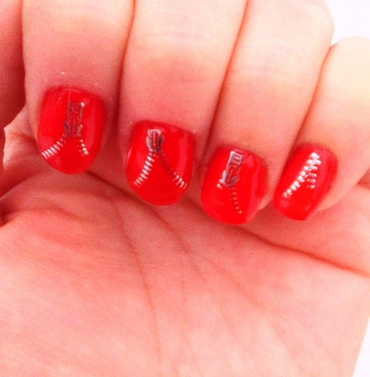 Манікюр із замочками блискавками