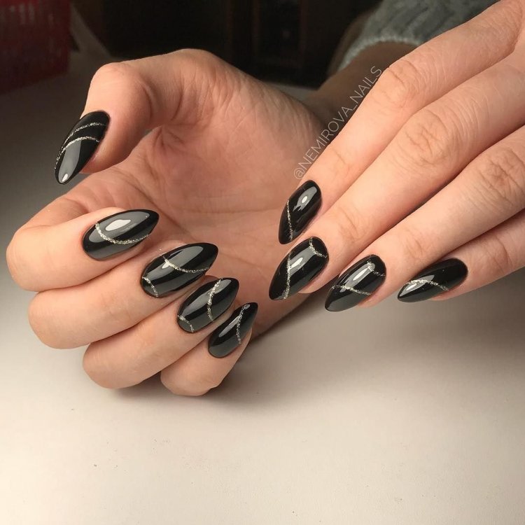 Черный маникюр