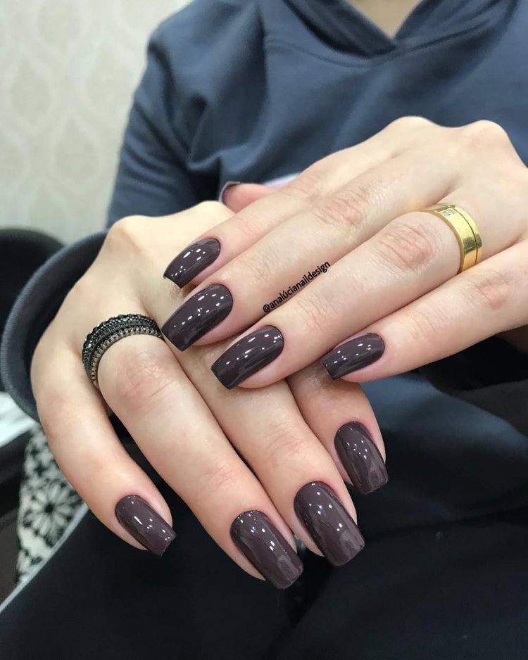 Темно графитовый маникюр