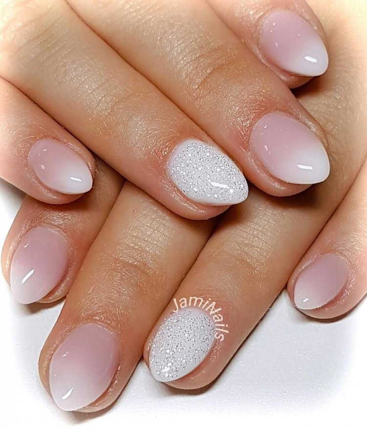 Короткі округлі нігті