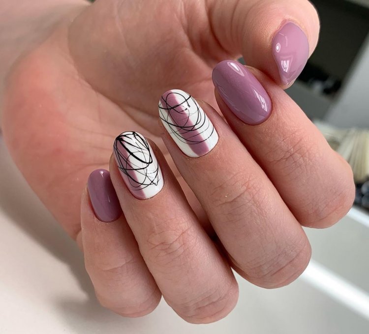 Манікюр еа овал'єї Гон Ях