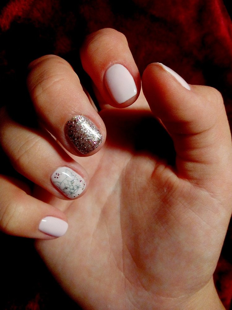 Менік на короткі нігті