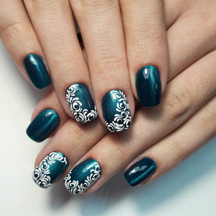 Маникюр с лаком кошачий глаз