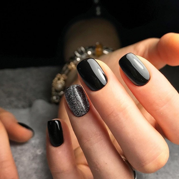 Черные ногти