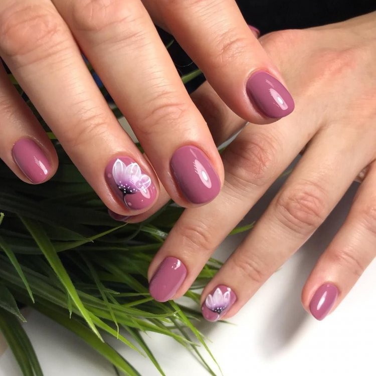 Маникюр для женщин на короткие ногти