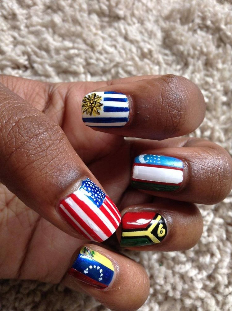 Манікюр з м'ячиками