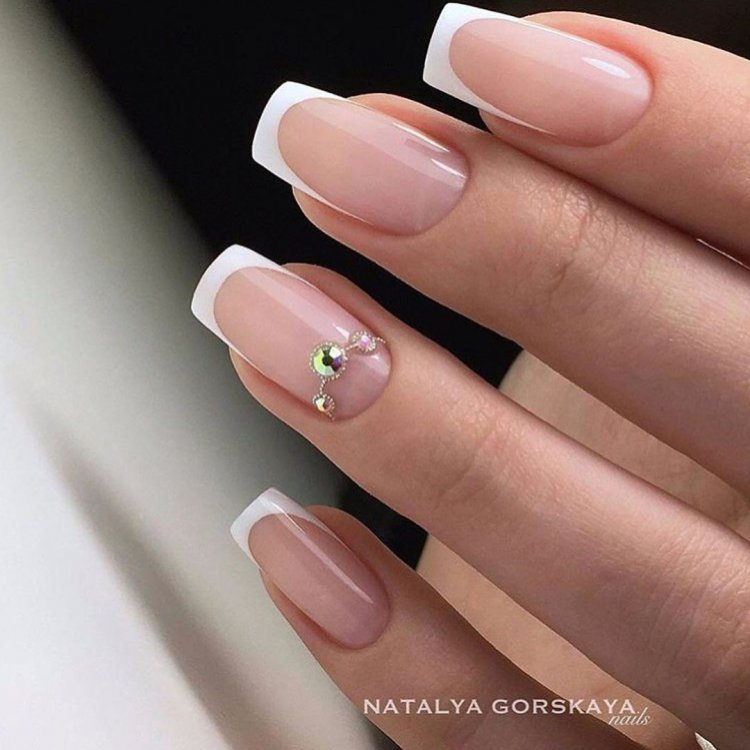 Французский маникюр на квадратные ногти