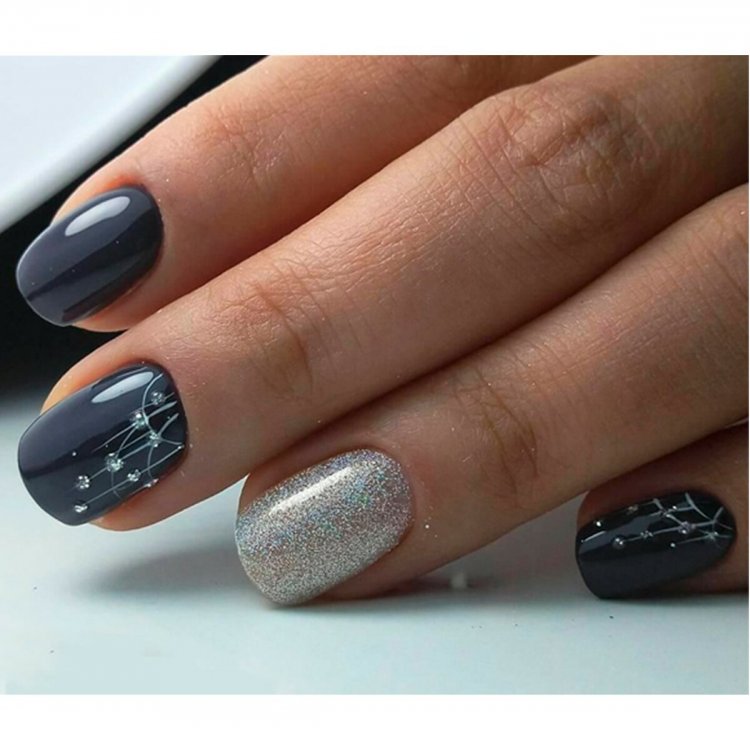 Серый маникюр на короткие ногти