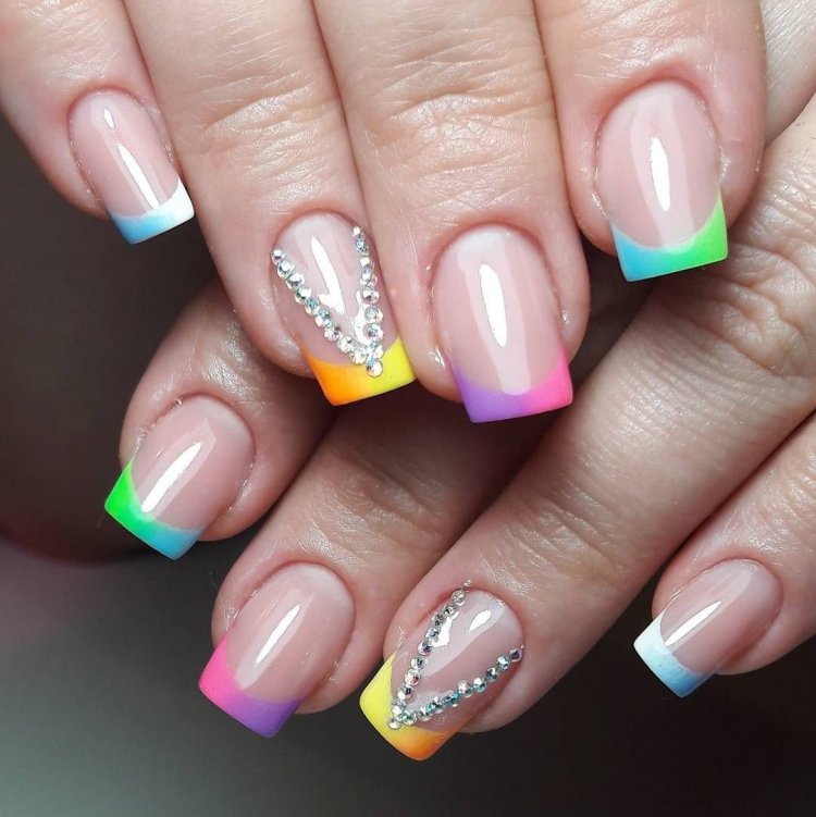 Яркий летний френч