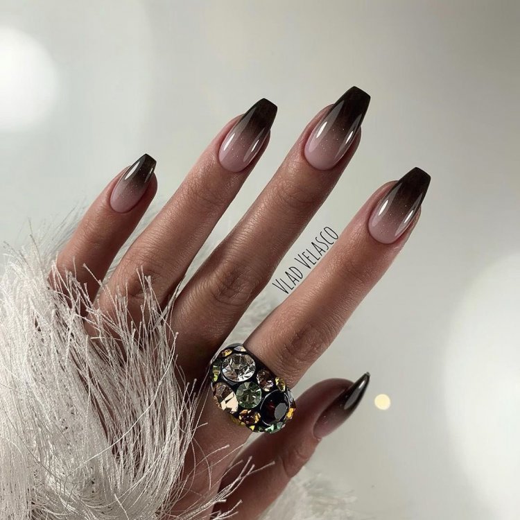 Стильні довгі нігті