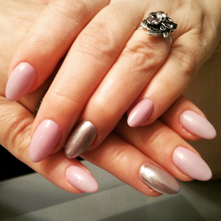 Манікюр на короткі овальні нігті 2021