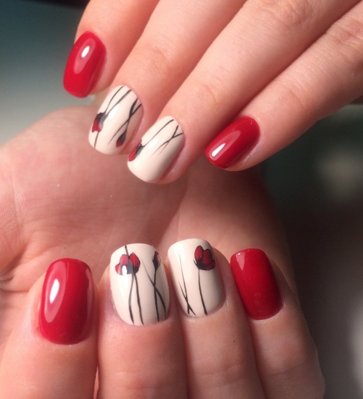 Манікюр на короткий червоний нігті з білим.