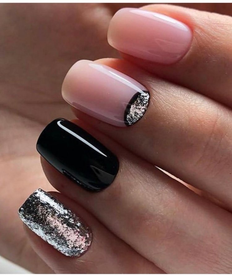 Маникюр серый с втиакой