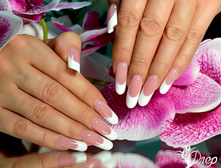 Манікюр для червоної сукні