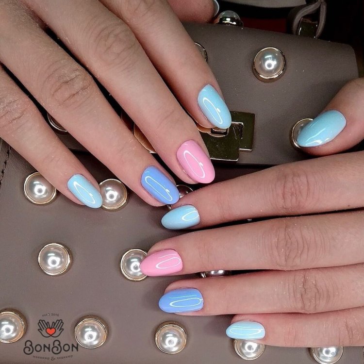 Ногти голубые с розовым