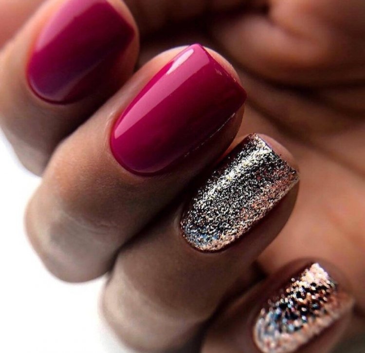 Малиновые ногти