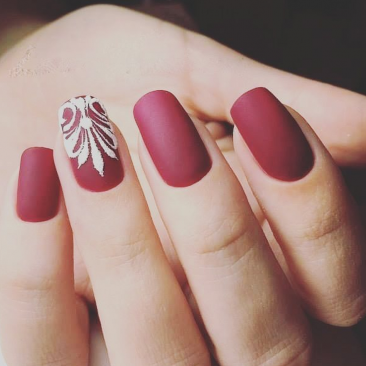 Нарощені нігті однотонні