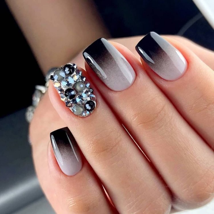 Черные новогодние ногти