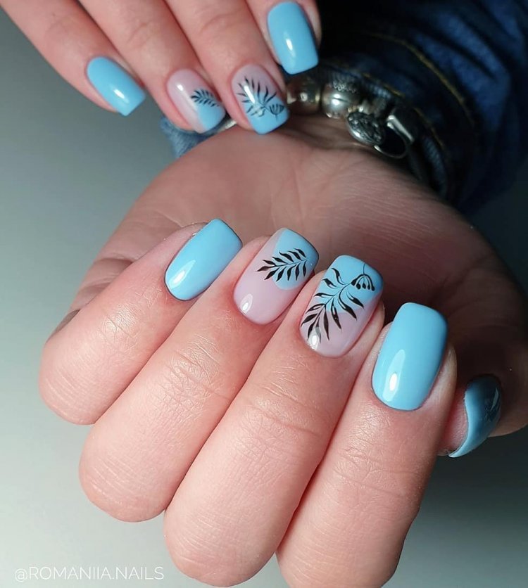 Маникюр голубого цвета