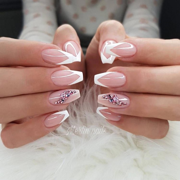 Белый маникюр на длинные ногти 2020 френч.