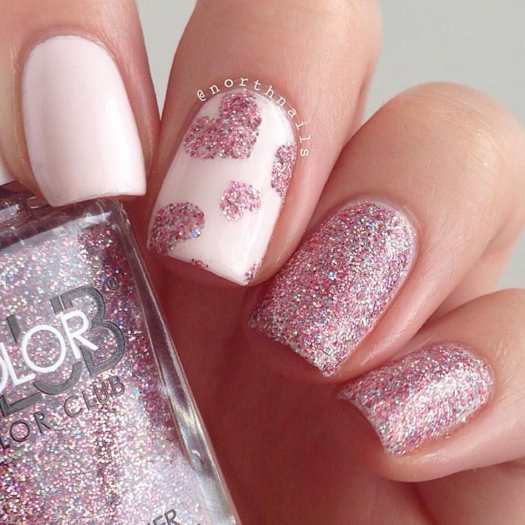 Маникюр розовые блестки