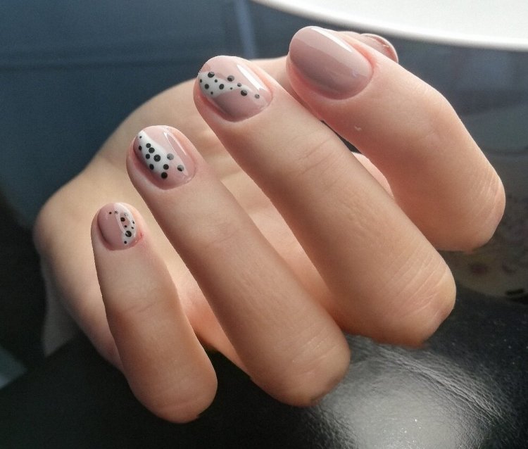 Маникюр 2021 на короткие ногти модные подростковые