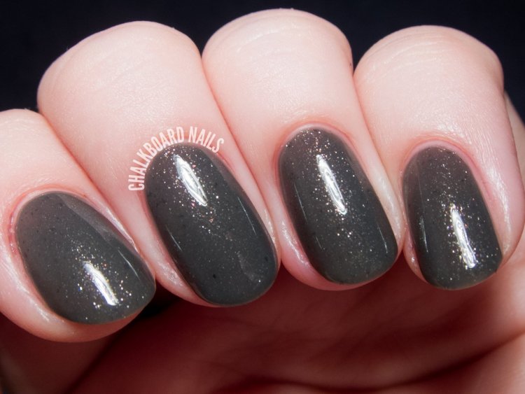 Маникюр цвет графит