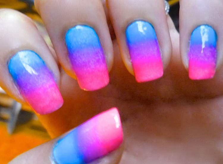 Пофарбувати нігті