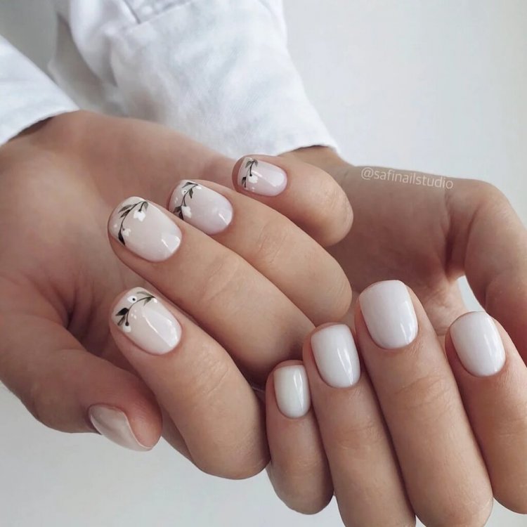 Нежный маникюр на короткие ногти белый