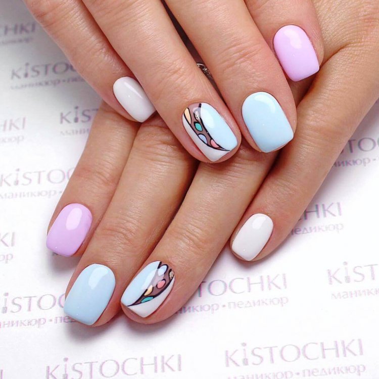 Маникюр светлые тона голубого розового