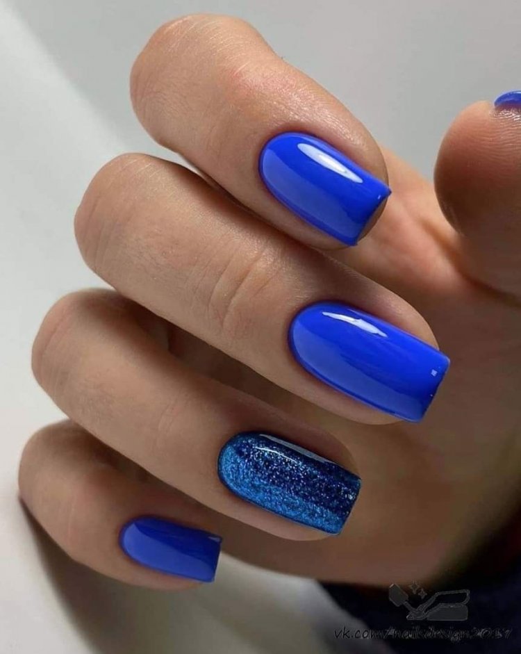 Коричневый маникюр 2020