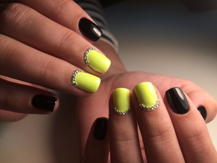 Черно желтый маникюр