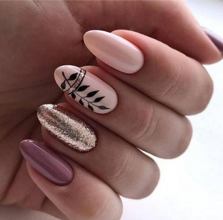 Маникюр в теплых тонах