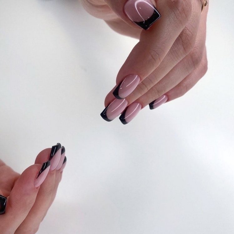 Картинка для поста в Инстаграм наращивания ногтей