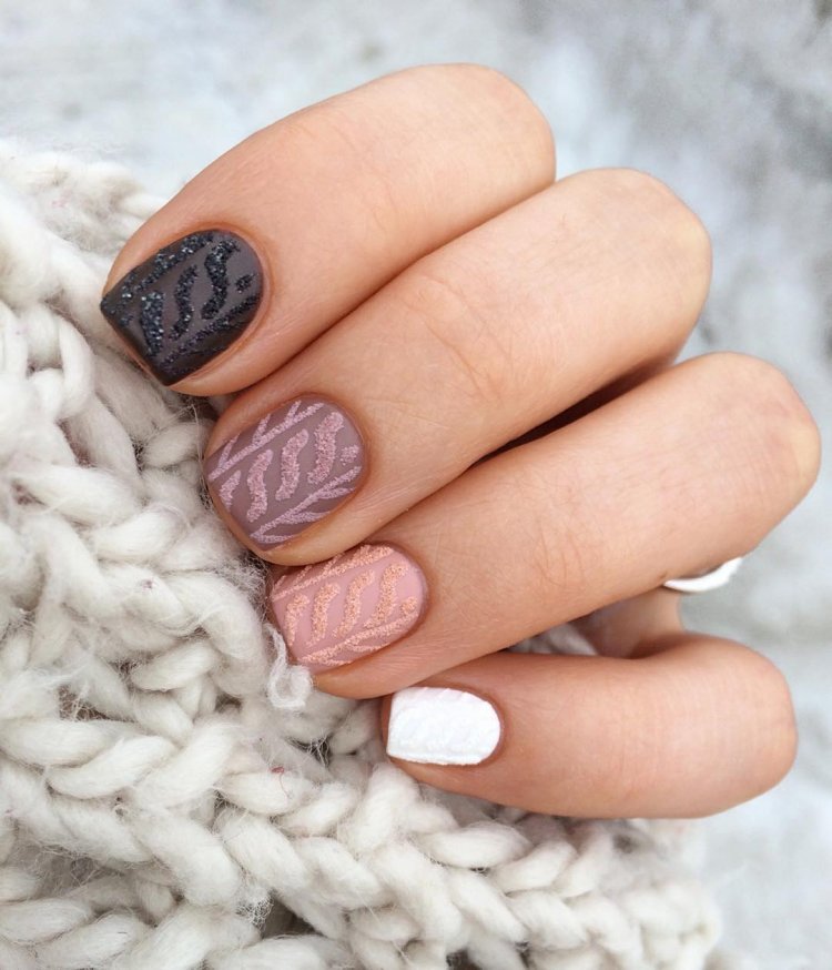 Вязаный маникюр на короткие ногти