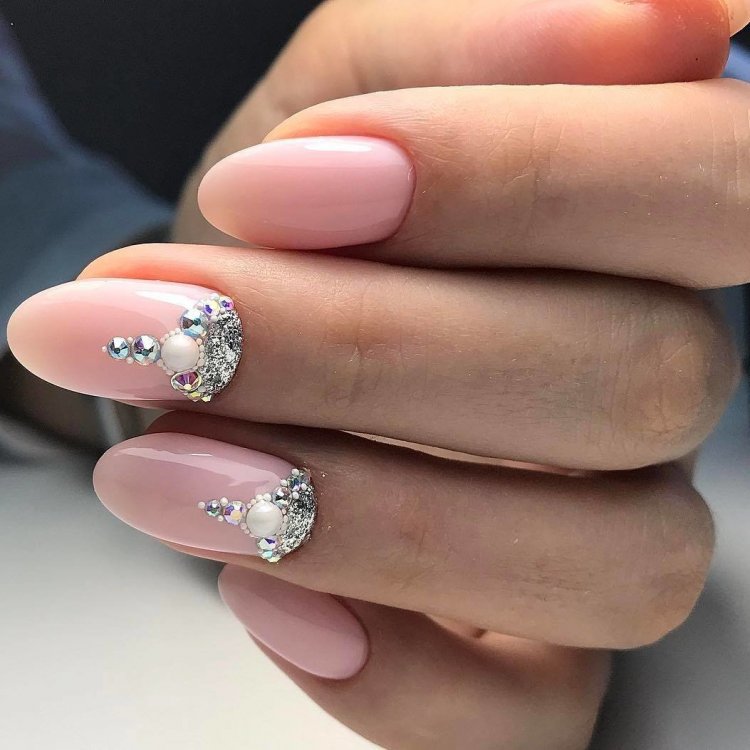 Фразы на ногтях