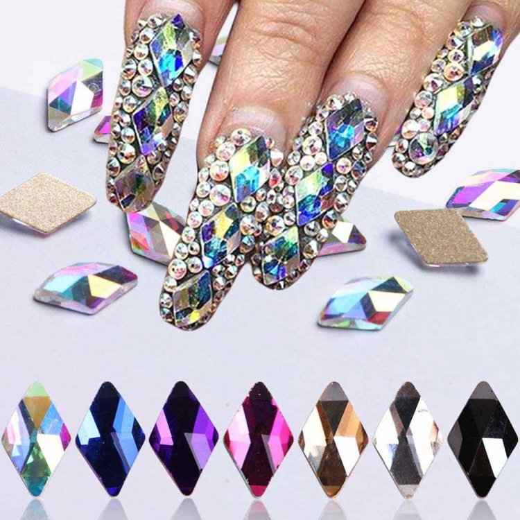 Маникюр с кристаллами Сваровски