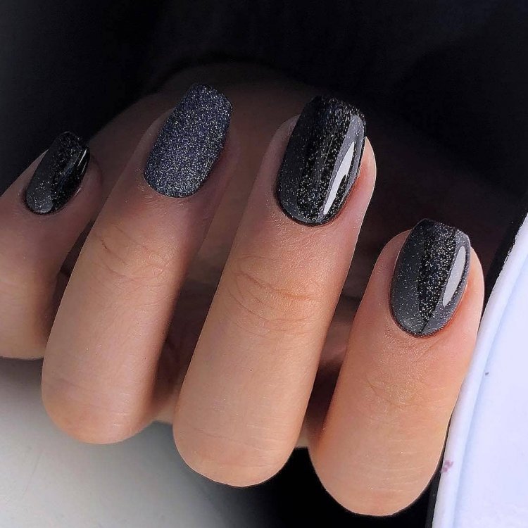 Графитовый матовый маникюр
