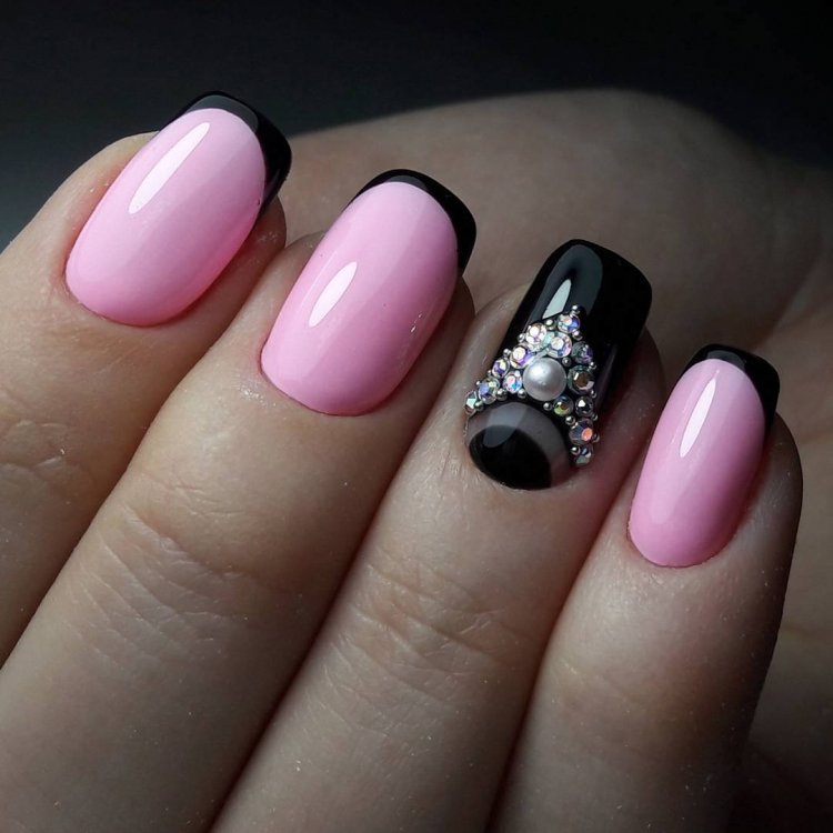 Рожеві нігті