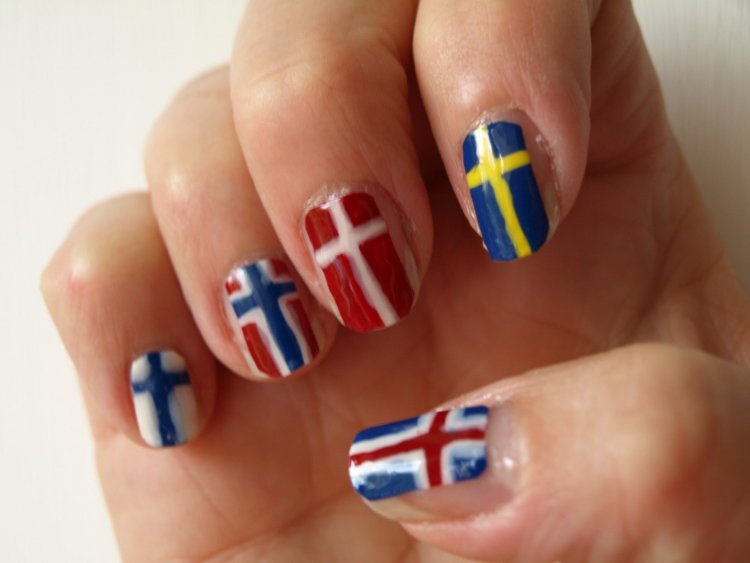 Красиві нігті з прапором.