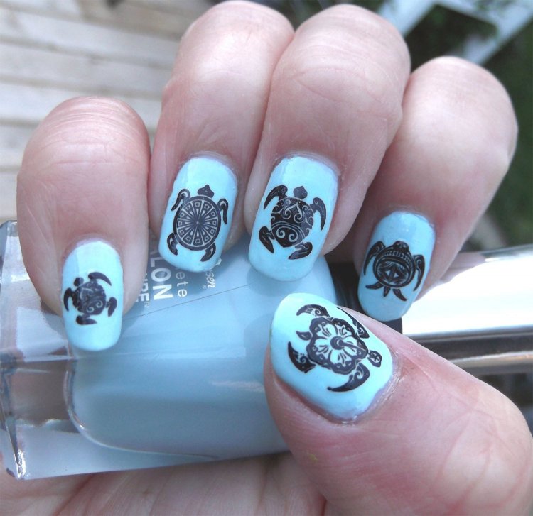 Летний маникюр с черепашкой