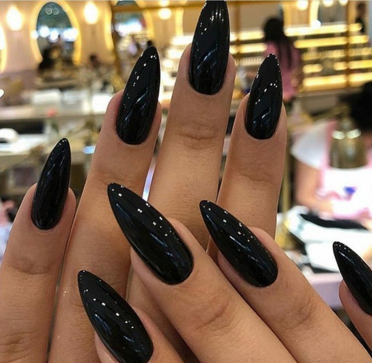 Нарощенные ногти черные