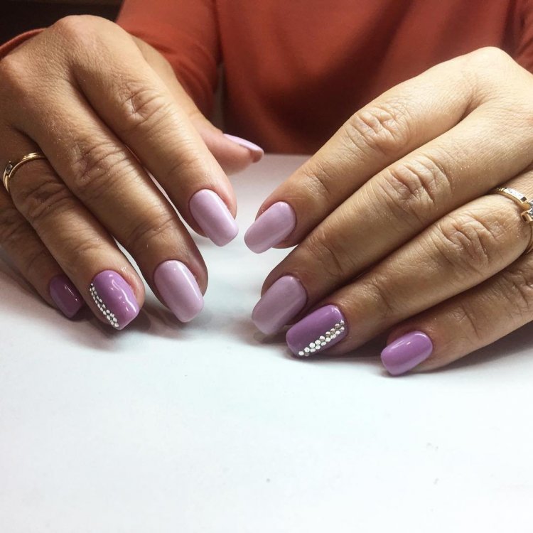 Маникюр сиреневый с розовым
