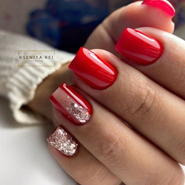 Червоний манікюр на короткі нігті 2020 року.
