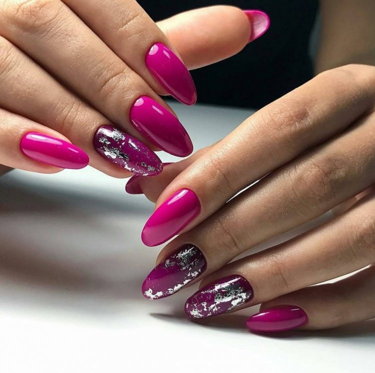 Цвет фуксия на ногах